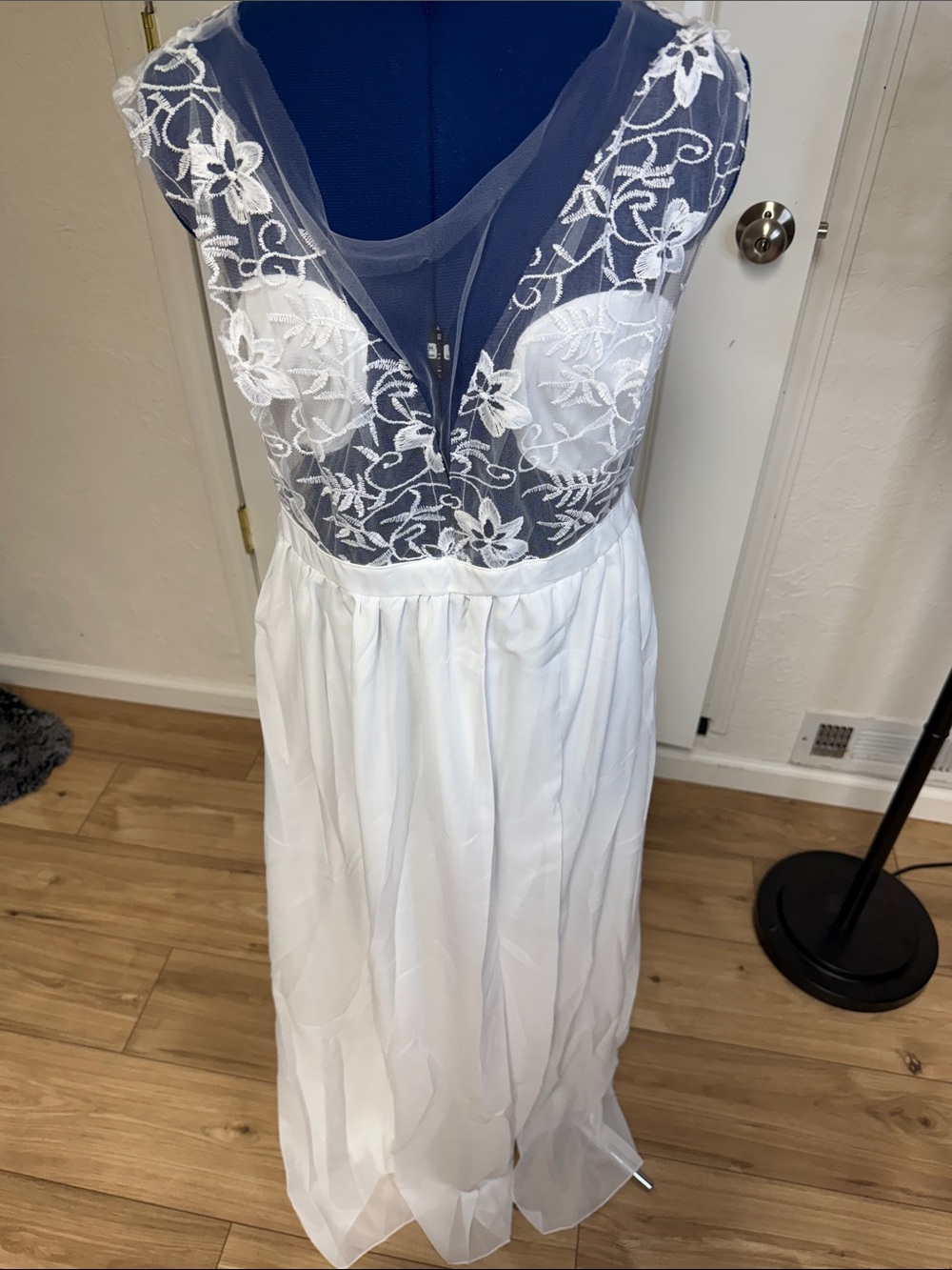 Elegant White Lace Bodice Maxi Dress Large
